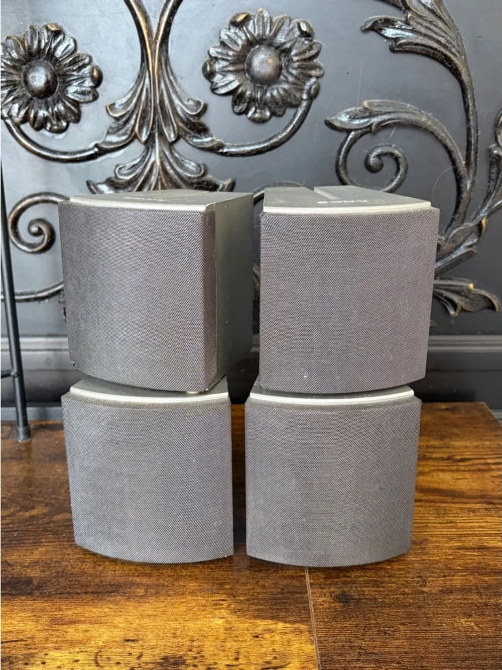 Set of 4 Sony SS-TS300 compact surround sound speakers. Excellent condition.